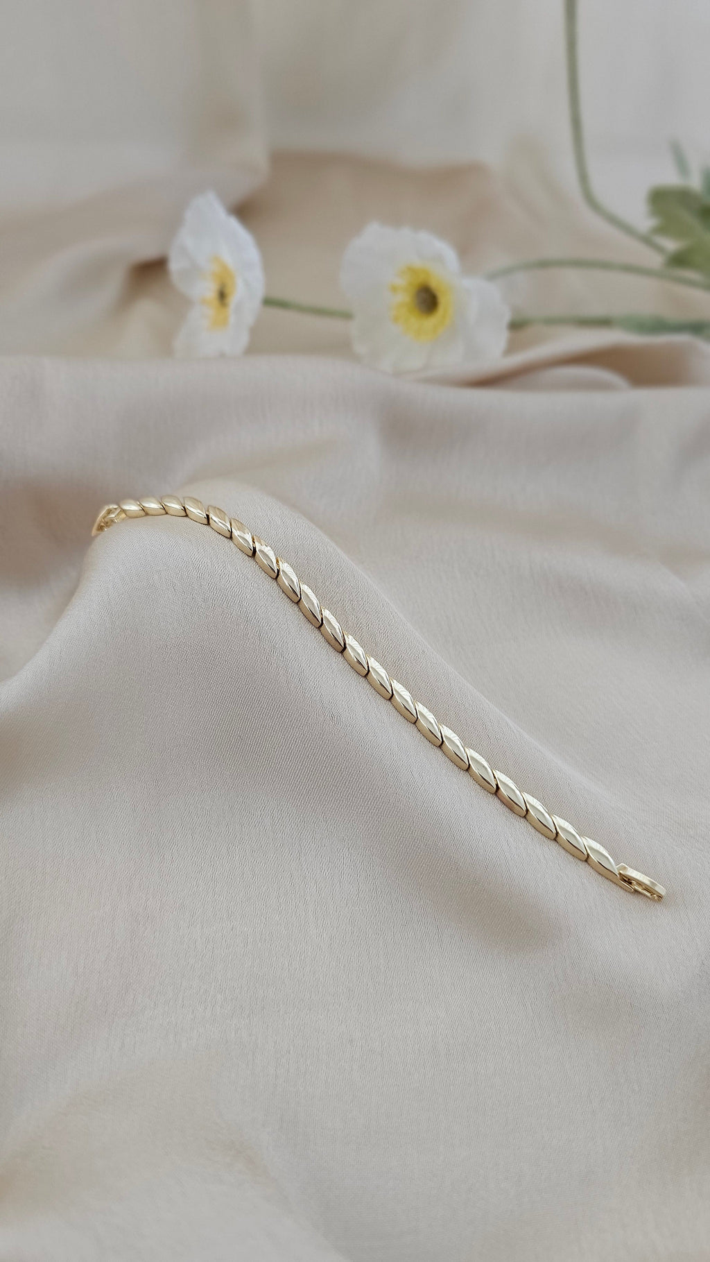 Solène Twist Link Bracelet – Gold Tone